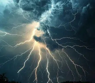 trovões e raios