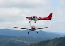aeronave voando baixo