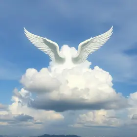 nuvens em formato de asas de anjo